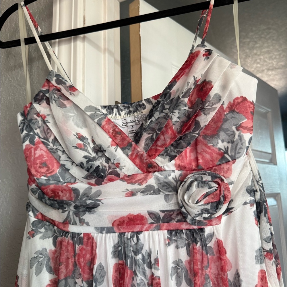 Speechless Handkerchief hem, Red, Gray and White Rose print tie-back dress Sz M